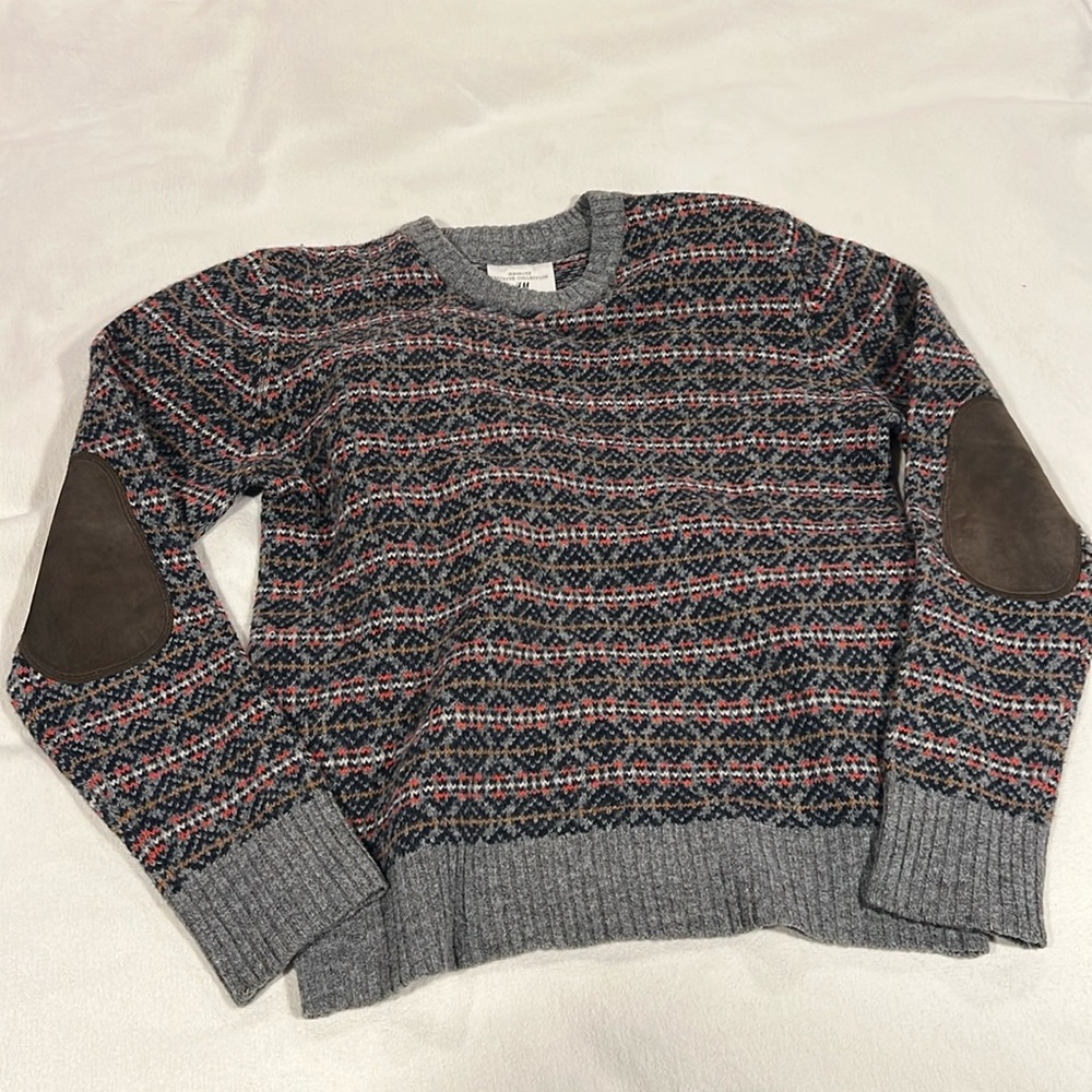 Cozy up in style with this H&M sweater from the Mauritz Archive Collection!